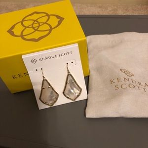 Kendra Scott earrings w box and cloth bag LIKE NEW
